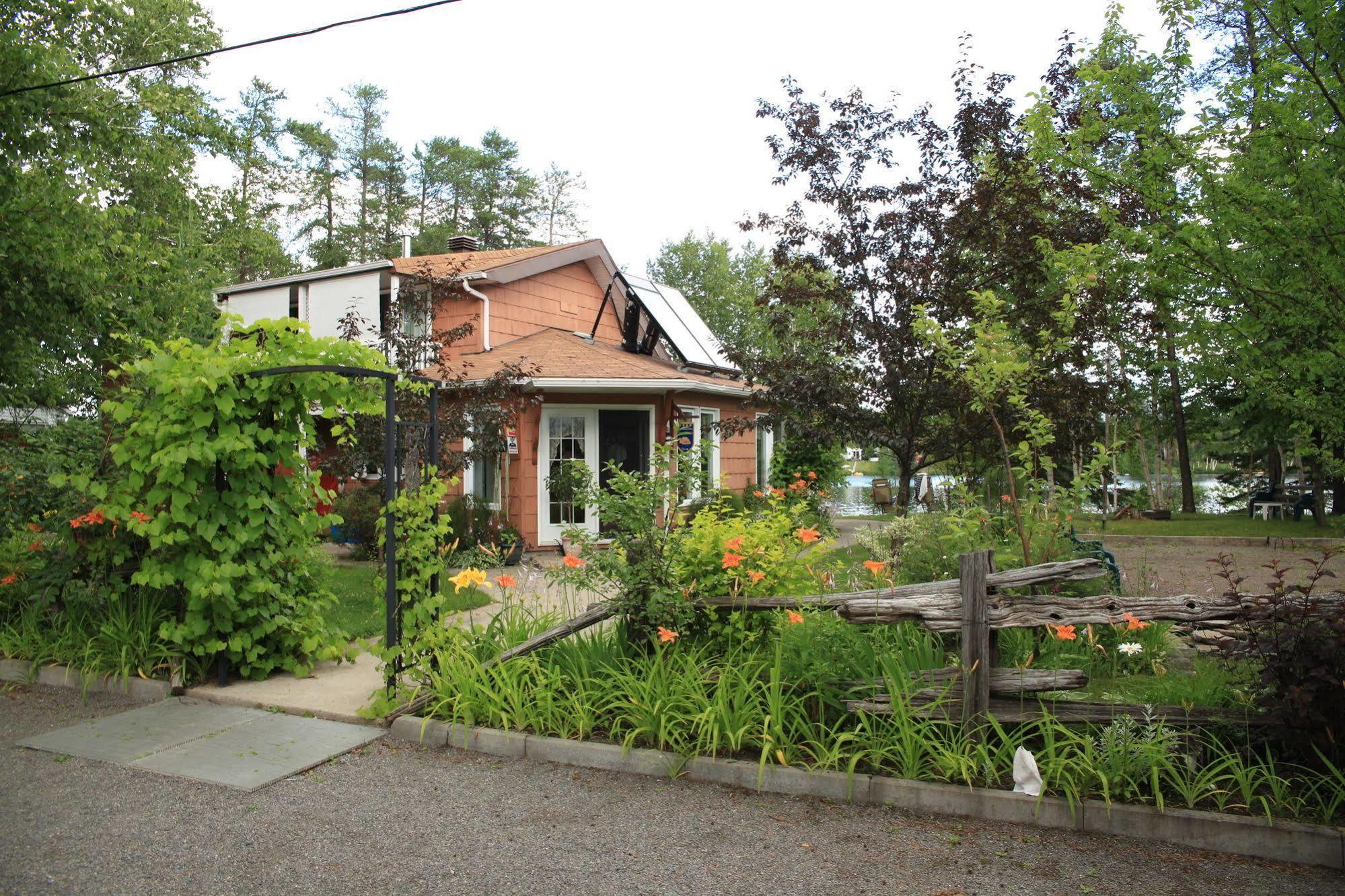 Gite Du Lac Docteur Bed and Breakfast Saint-Honoré Exterior foto